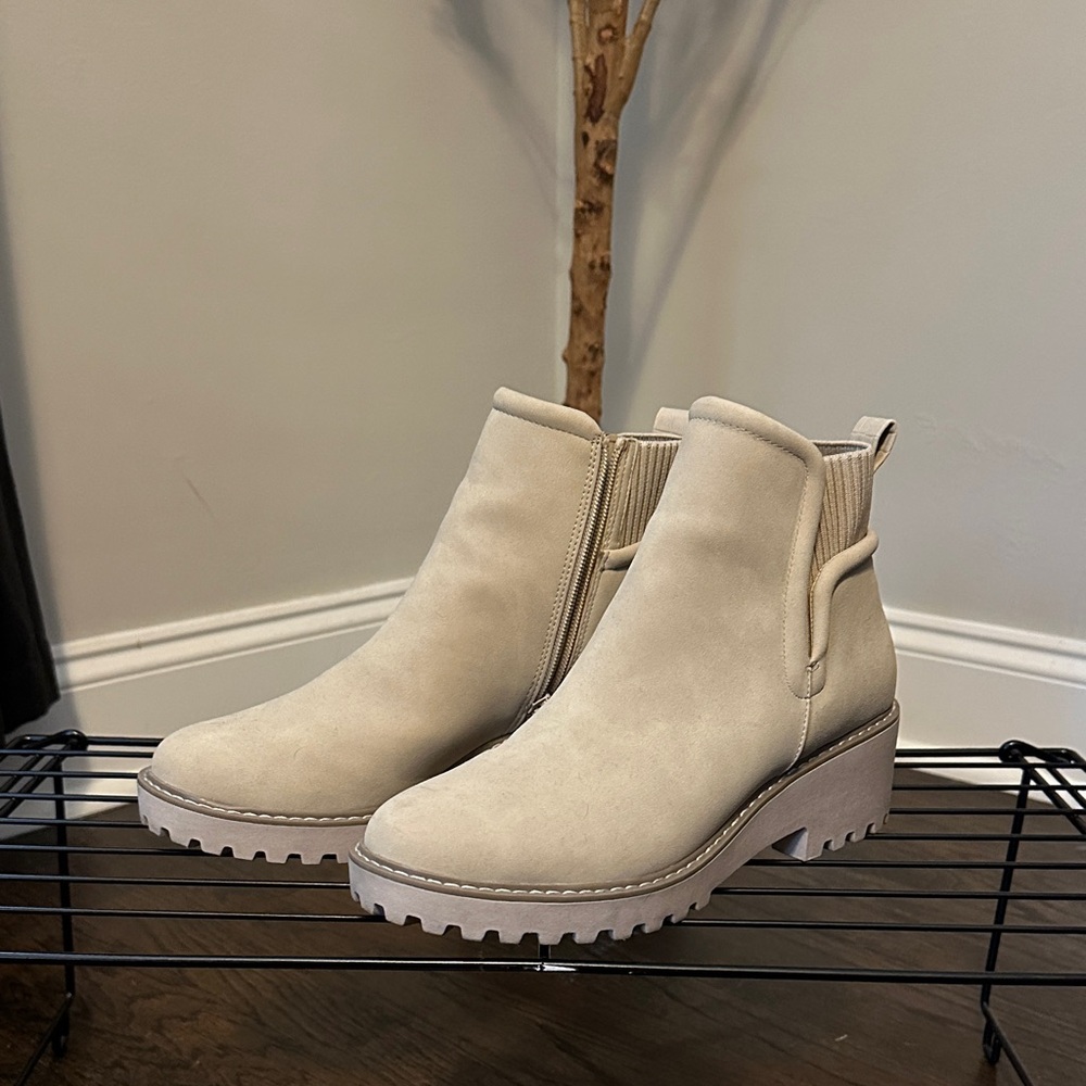 Time and Tru Women's Beige Ankle Booties